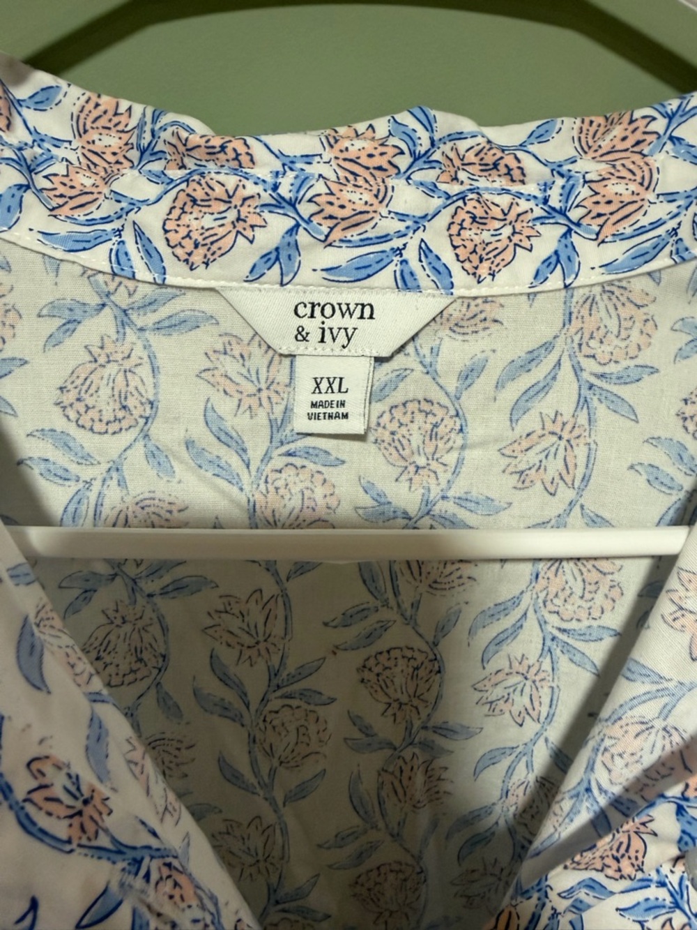 crown & ivy Floral Button-Front Top in White, Blue & Peach